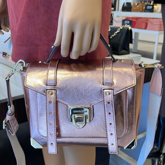 MICHAEL KORS
Manhattan Medium TH SCHOOL Crackled Metallic Leather SATCHEL
NWT - Picture 4 of 16